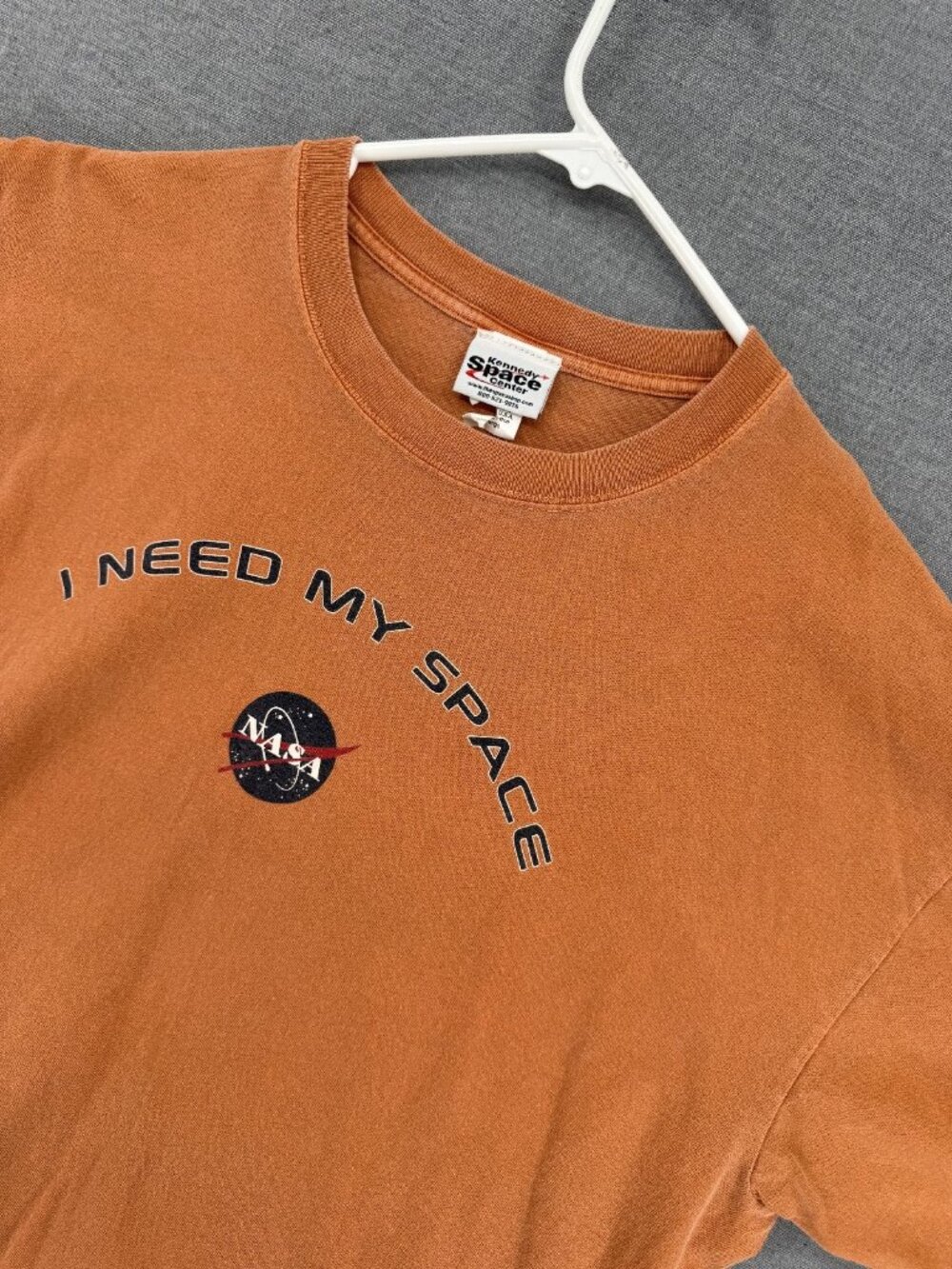 Vtg Kennedy Space Center NASA T-Shirt Mens L I Need My Space Funny 90s Tee Y2K